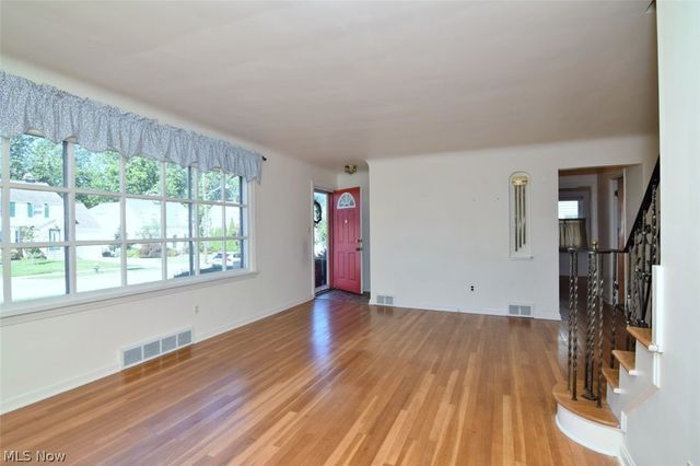 1663 Oakmount Road, South Euclid, OH 44121