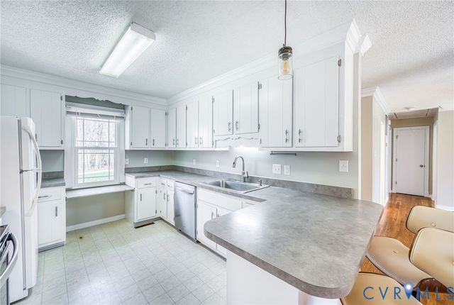 14101 W Hensley Rd, Midlothian, VA 23112