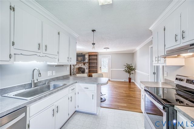 14101 W Hensley Rd, Midlothian, VA 23112