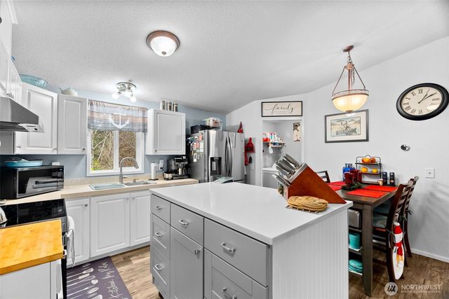 288 S Valley Road, Naselle, WA 98638