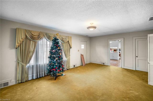 2730 Hickory Tree Road, Winston-salem, NC 27127