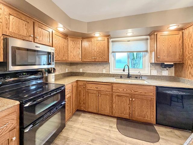 1525 Puritan ROAD, New Holstein, WI 53061