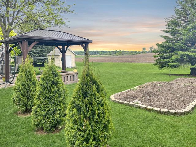 1525 Puritan ROAD, New Holstein, WI 53061