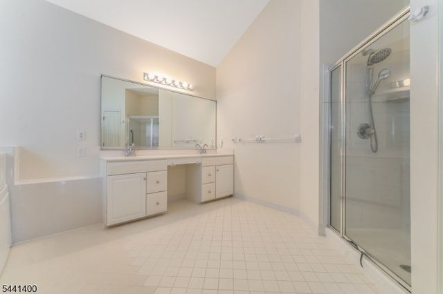 3 Stark Ct, Raritan Twp., NJ 08551