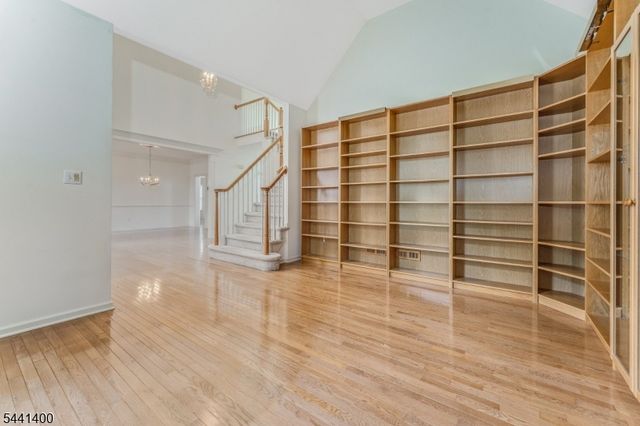 3 Stark Ct, Raritan Twp., NJ 08551