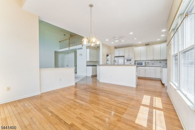 3 Stark Ct, Raritan Twp., NJ 08551