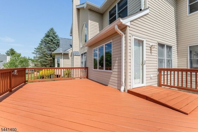 3 Stark Ct, Raritan Twp., NJ 08551