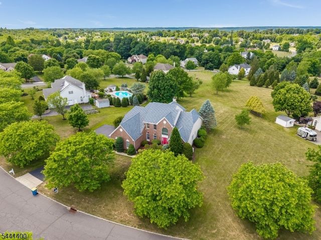 3 Stark Ct, Raritan Twp., NJ 08551
