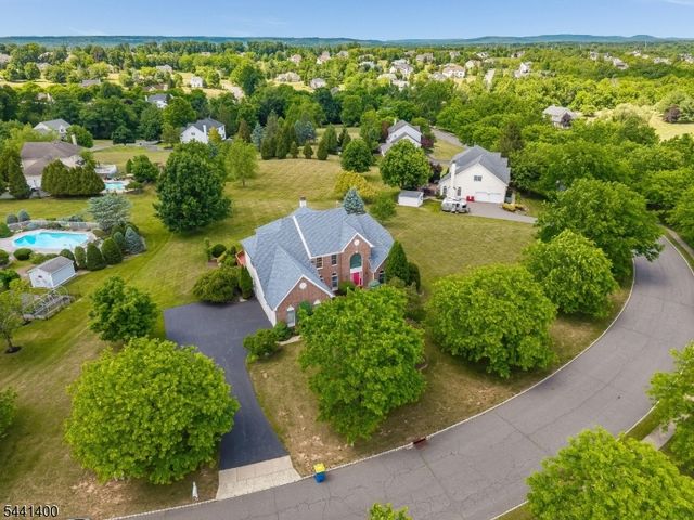 3 Stark Ct, Raritan Twp., NJ 08551