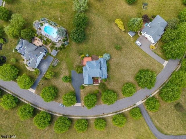 3 Stark Ct, Raritan Twp., NJ 08551