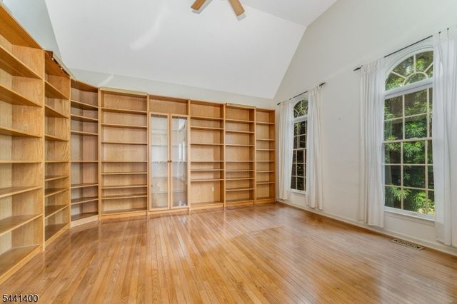 3 Stark Ct, Raritan Twp., NJ 08551