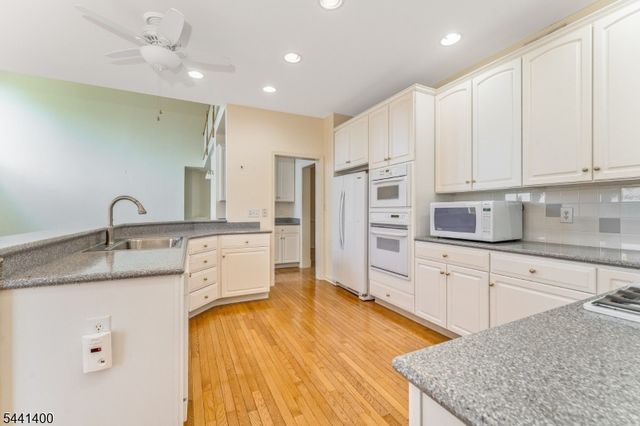 3 Stark Ct, Raritan Twp., NJ 08551
