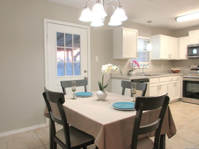 606 Hon, Jourdanton, TX 78026