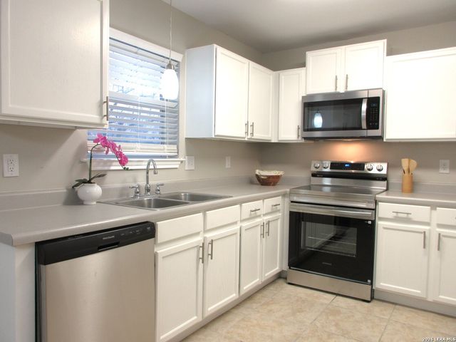 606 Hon, Jourdanton, TX 78026