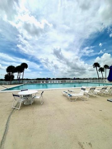 20840 San Simeon Way 204, Miami, FL 33179