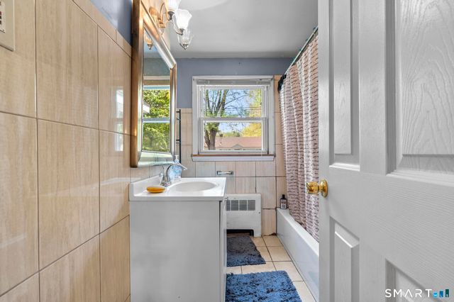 4 Mayfair Road, Bloomfield, CT 06002