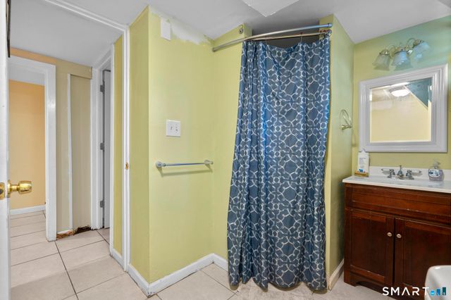 4 Mayfair Road, Bloomfield, CT 06002