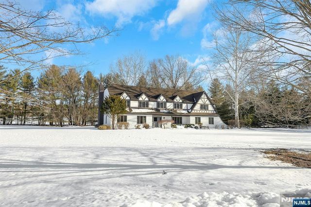 14 Washington Lane, Mahwah, NJ 07430