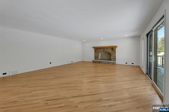 14 Washington Lane, Mahwah, NJ 07430