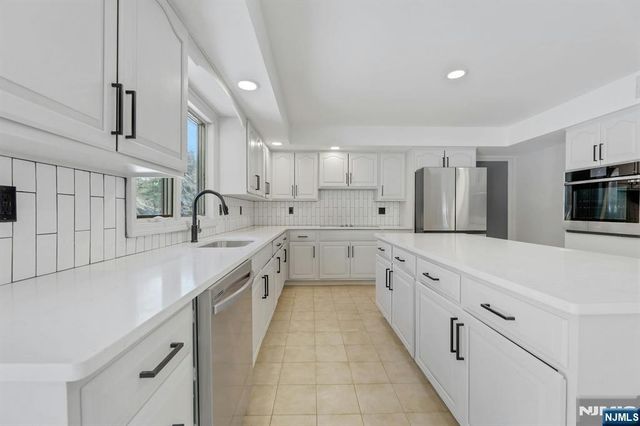 14 Washington Lane, Mahwah, NJ 07430