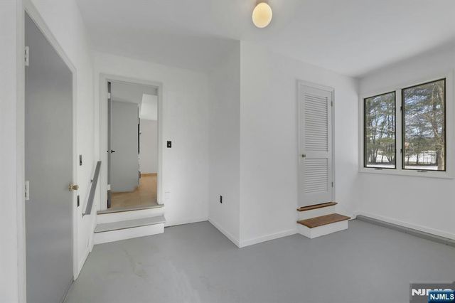 14 Washington Lane, Mahwah, NJ 07430