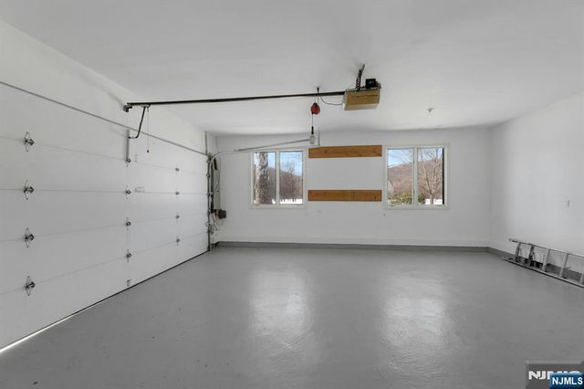 14 Washington Lane, Mahwah, NJ 07430