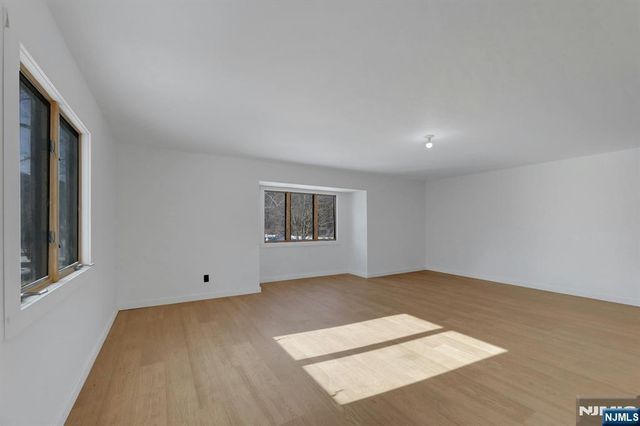 14 Washington Lane, Mahwah, NJ 07430