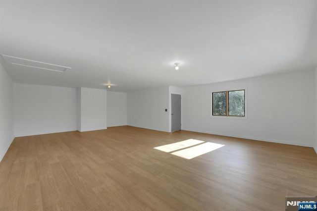 14 Washington Lane, Mahwah, NJ 07430