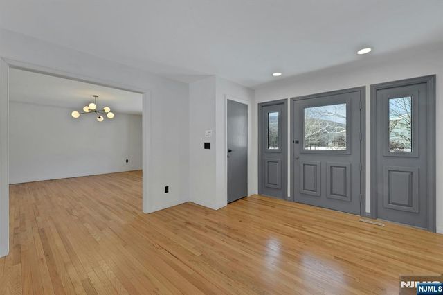 14 Washington Lane, Mahwah, NJ 07430