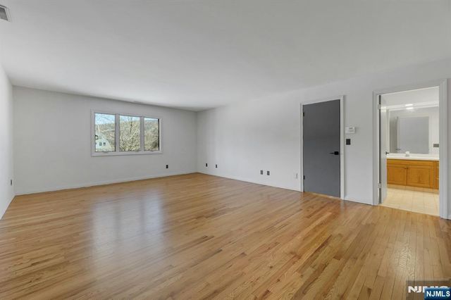 14 Washington Lane, Mahwah, NJ 07430