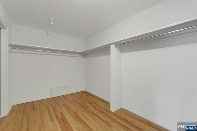 14 Washington Lane, Mahwah, NJ 07430