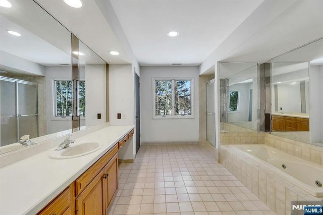 14 Washington Lane, Mahwah, NJ 07430