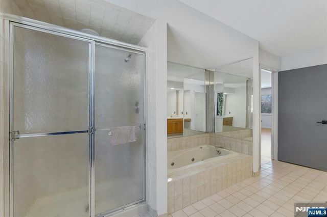 14 Washington Lane, Mahwah, NJ 07430