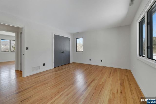 14 Washington Lane, Mahwah, NJ 07430