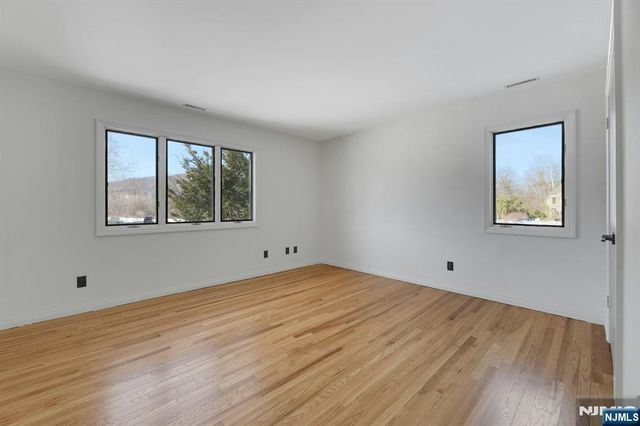 14 Washington Lane, Mahwah, NJ 07430