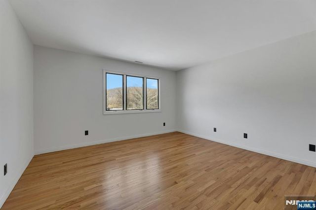 14 Washington Lane, Mahwah, NJ 07430