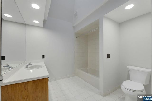 14 Washington Lane, Mahwah, NJ 07430