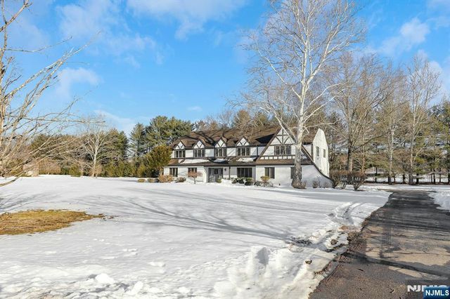 14 Washington Lane, Mahwah, NJ 07430