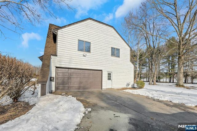 14 Washington Lane, Mahwah, NJ 07430