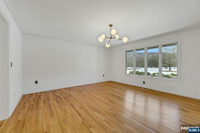 14 Washington Lane, Mahwah, NJ 07430