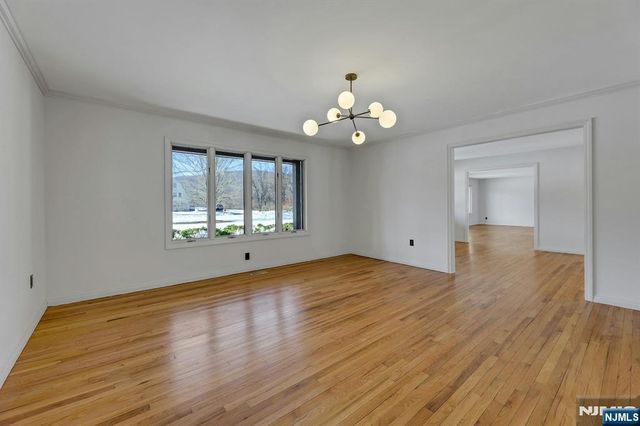 14 Washington Lane, Mahwah, NJ 07430