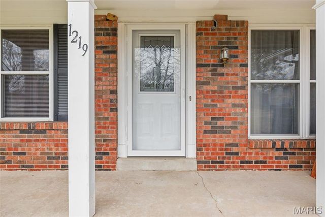1219 Derbyshire Drive, Manchester, MO 63021