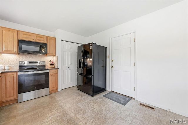 1219 Derbyshire Drive, Manchester, MO 63021