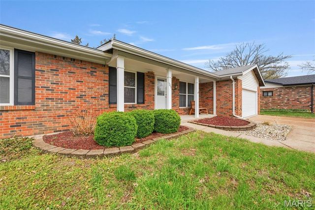 1219 Derbyshire Drive, Manchester, MO 63021