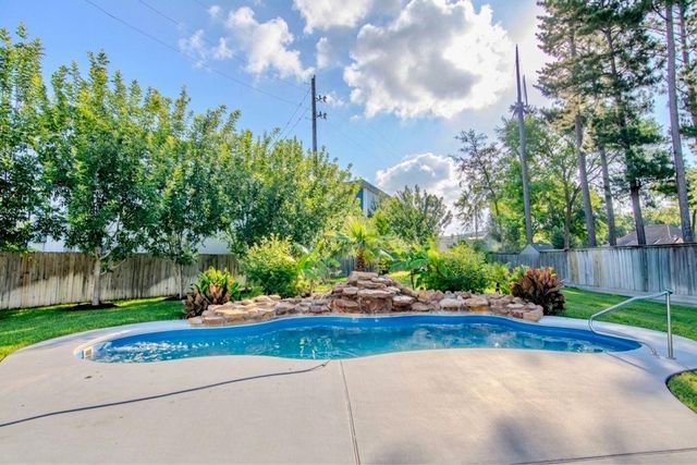 7422 Ponderosa Drive, Magnolia, TX 77354