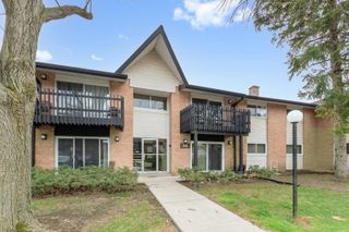 9A Kingery Quarter 202, Willowbrook, IL 60527