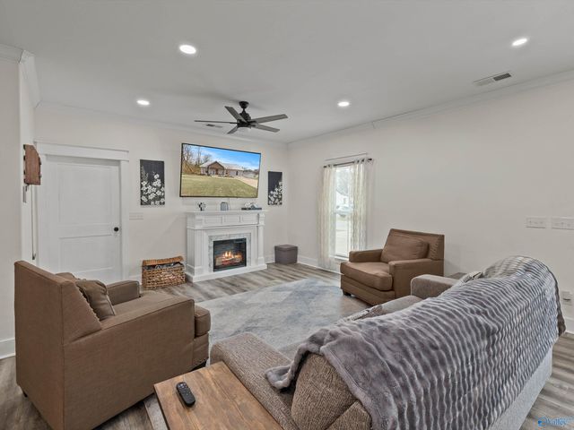 310 4th Street NW, Arab, AL 35016