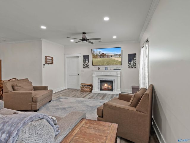 310 4th Street NW, Arab, AL 35016