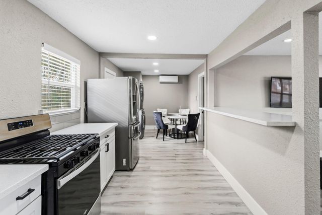 5914 Southcrest St Street, Houston, TX 77033