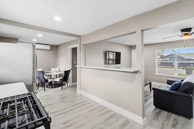 5914 Southcrest St Street, Houston, TX 77033